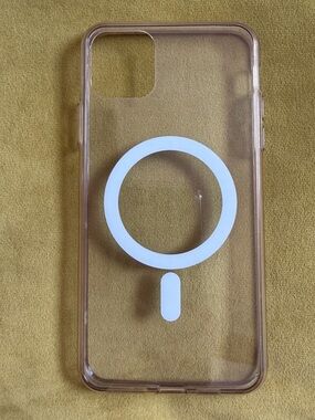 Apple iPhone 11 Pro Max Clear MagSafe-Compatible Case with White MagRing USED